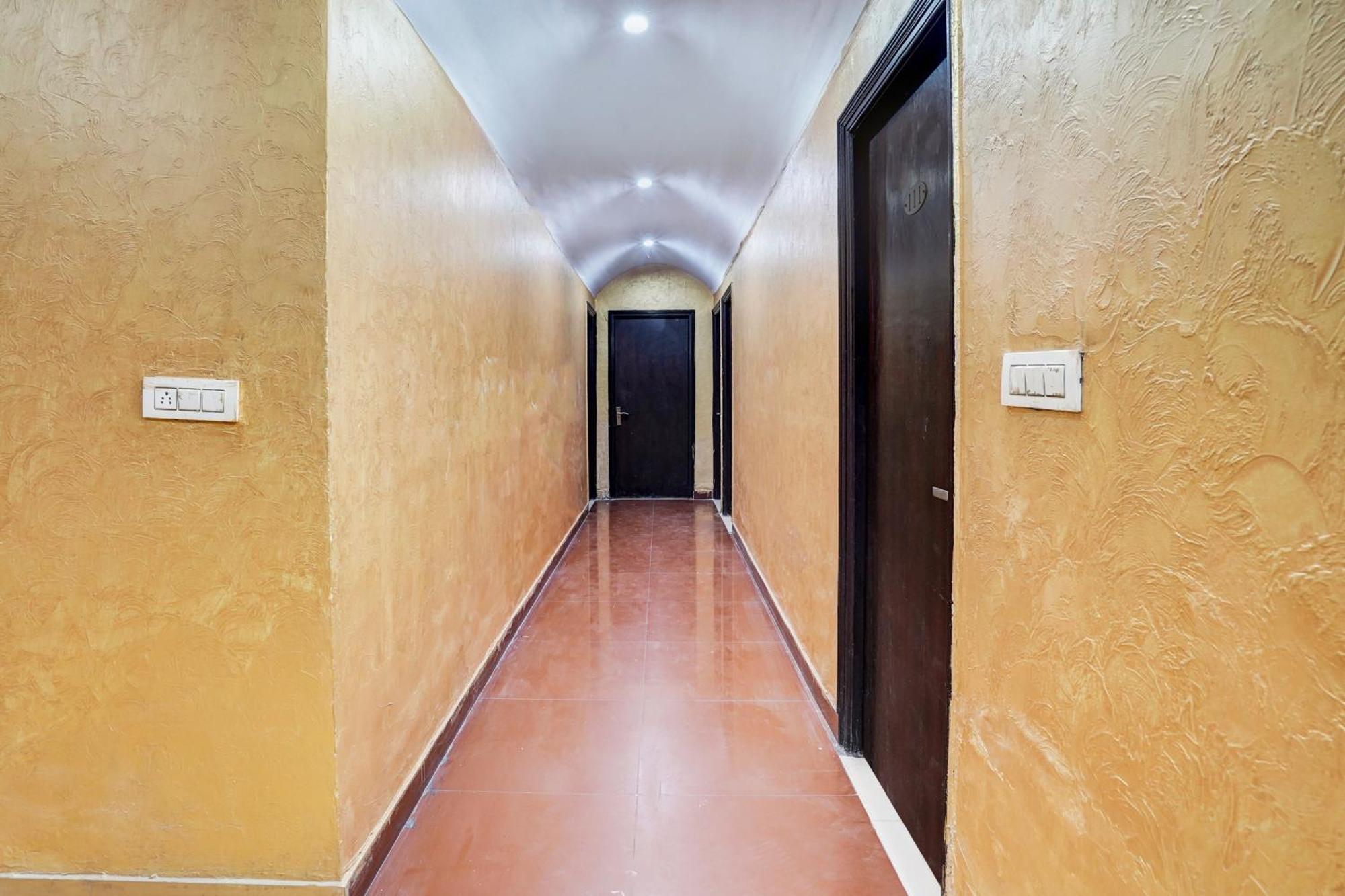 Super Hotel O Bg Hotel Faridabad Exteriör bild